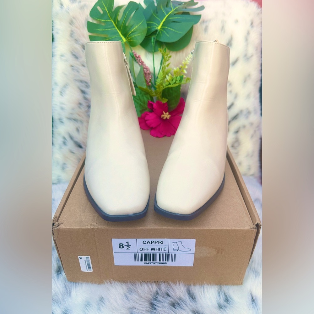 NWT Journee Collection Cappri Off White Women's Ankle Boots